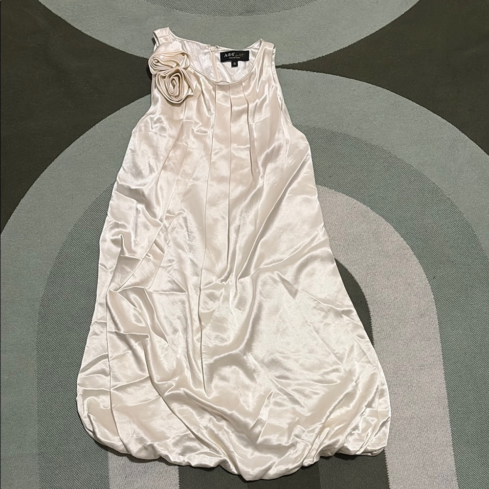 Elegant Cream Sleeveless Silk Dress